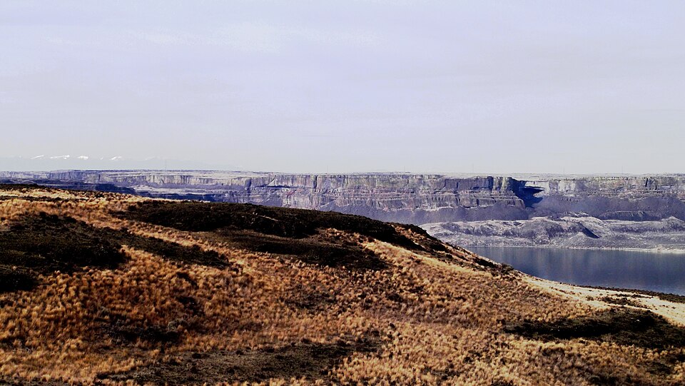 Steamboat Rock Steamboat Rock , a basalt butte that is located on north end of m